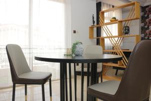 a dining room with a table and chairs at ROS’APPART in Yaoundé