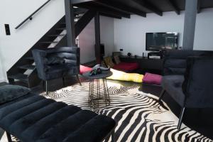 Posedenie v ubytovaní EXIGEHOME-Magnifique Loft à 15 minutes de Paris
