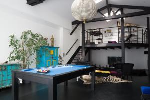Biliardový stôl v ubytovaní EXIGEHOME-Magnifique Loft à 15 minutes de Paris