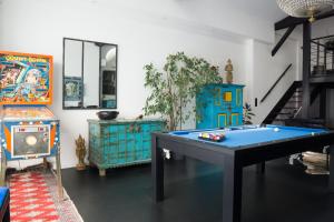 Biliardový stôl v ubytovaní EXIGEHOME-Magnifique Loft à 15 minutes de Paris