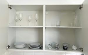 Kuchyň nebo kuchyňský kout v ubytování White Apartments - Free parking