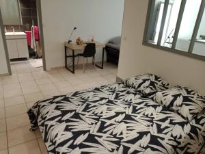 Cama ou camas em um quarto em Fully Equipped Apartment