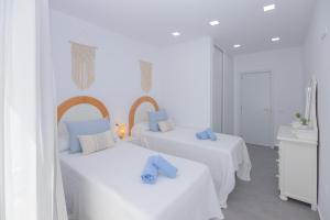 A bed or beds in a room at Poris 3 Beachfront Corralejo By Holidays Home