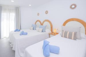 A bed or beds in a room at Poris 3 Beachfront Corralejo By Holidays Home
