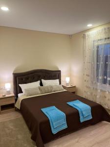 Ένα ή περισσότερα κρεβάτια σε δωμάτιο στο LIUX apartamentai