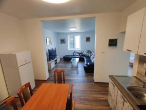 Kuchyň nebo kuchyňský kout v ubytování Apartments Prosika