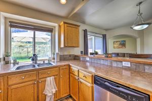 Foto dalla galleria di Quiet Nampa Home with Game Room and Hot Tub! a Nampa Altre 22 foto