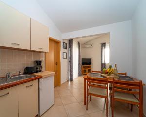 Kuchyň nebo kuchyňský kout v ubytování Apartments Baresic