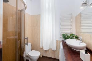 Kúpeľňa v ubytovaní Brzozowa Apartments by Hostly