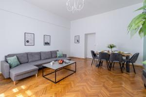 Posedenie v ubytovaní Brzozowa Apartment by Hostly