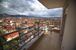 a balcony with a view of a city at Rooftop privé - your comfort apartment in Korçë