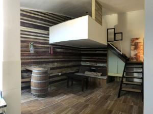 a bar with a wooden wall and a table and a stool at Azul en Lavalle 4 in Azul