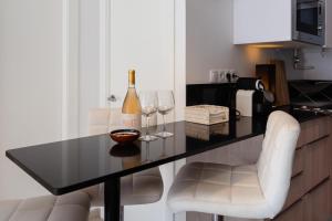 A kitchen or kitchenette at LLAFRANC 100 - calle Coral-