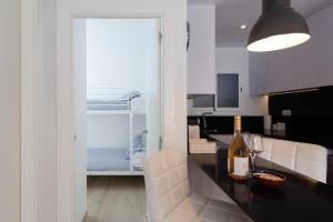A kitchen or kitchenette at LLAFRANC 100 - calle Coral-