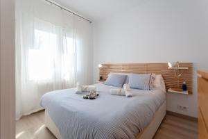 A bed or beds in a room at LLAFRANC 100 - calle Coral-
