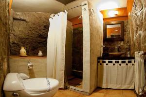 Koupelna v ubytování Hotel Mallku Cueva
