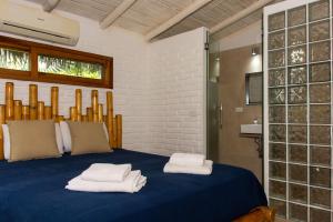 Rúm í herbergi á New Nautilus Lodge