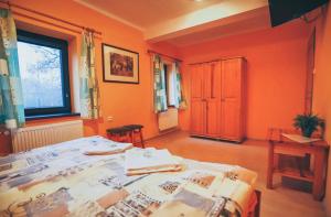 Postel nebo postele na pokoji v ubytování Chata Kačerov