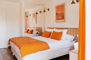 Cama ou camas em um quarto em La Cabane du Ferret