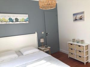 Postel nebo postele na pokoji v ubytování Maison familiale- jardin & piscine-600m plage