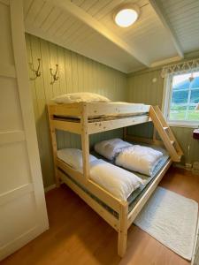 a bunk bed room with two bunk beds at Mountain Panorama in Bøstad