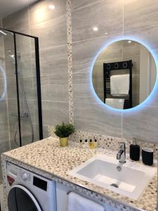 Kúpeľňa v ubytovaní Luxueux Appartement Trouville/Deauville avec balcon