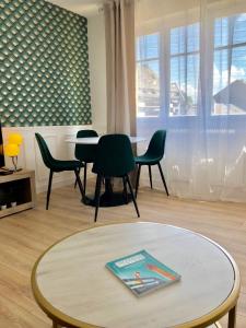 Posedenie v ubytovaní Luxueux Appartement Trouville/Deauville avec balcon