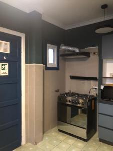 Η κουζίνα ή μικρή κουζίνα στο TQCaleta Providencia Barrio Italia