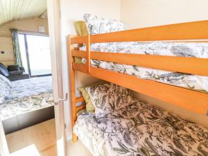 two bunk beds in a tiny house at Ailsa Craig in Worcester
