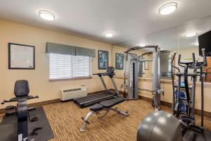 Fitness centrum a/nebo fitness zařízení v ubytování Best Western Plus Red River Inn