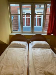 Postel nebo postele na pokoji v ubytování Appartement Pension 700m zum Ring