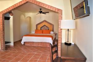 a bedroom with a bed in a room at HACIENDA MONARCAS Resort in Puerto Peñasco