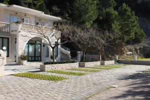 a house with a stone driveway in front of it at Apartments and rooms by the sea Brela, Makarska - 6056 in Brela