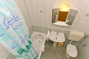 Fotografia z galérie ubytovania Apartments and rooms by the sea Brela, Makarska - 6056 v destinácii Brela