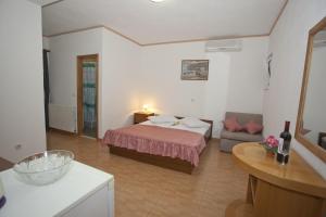 Fotografia z galérie ubytovania Triple Room Brela 6056a v destinácii Brela