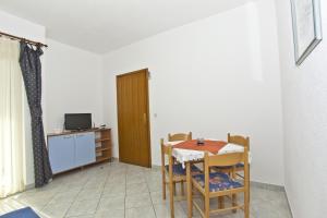 Fotografia z galérie ubytovania Apartments and rooms by the sea Brela, Makarska - 6056 v destinácii Brela