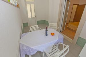 Fotografia z galérie ubytovania Apartments and rooms by the sea Brela, Makarska - 6056 v destinácii Brela