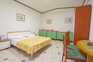 Fotografia z galérie ubytovania Apartments and rooms by the sea Brela, Makarska - 6056 v destinácii Brela