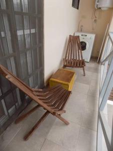 two wooden chairs and a washing machine in a room at Encantador departamento in San Rafael