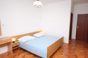 Postel nebo postele na pokoji v ubytování Apartment Trogir 6023c