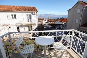 Fotografie z fotogalerie ubytování Apartments with a parking space Supetar, Brac - 6036 v destinaci Supetar