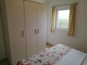 Postel nebo postele na pokoji v ubytování Apartments by the sea Sevid, Trogir - 6024