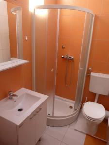 Koupelna v ubytování Apartments by the sea Sevid, Trogir - 6024