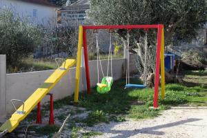 Fotografia z galérie ubytovania Family friendly seaside apartments Vinisce, Trogir - 5946 v destinácii Vinišće + 29 fotografií