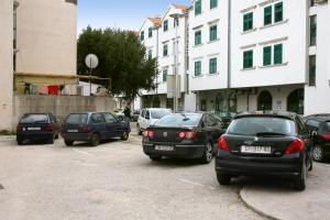 Fotografia z galérie ubytovania Apartments with a parking space Omis - 5989 v Omise