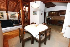 Dapur atau dapur kecil di Apartments by the sea Podgora, Makarska - 6082