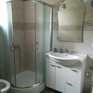 a bathroom with a shower and a sink and a toilet at Apartments with a parking space Seget Vranjica, Trogir - 5966 in Seget Vranjica