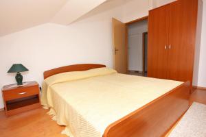 Posteľ alebo postele v izbe v ubytovaní Apartments by the sea Ljubac, Zadar - 5947