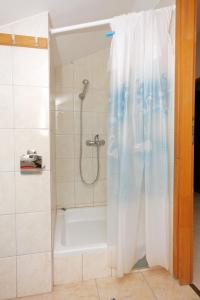 Kúpeľňa v ubytovaní Apartments by the sea Ljubac, Zadar - 5947