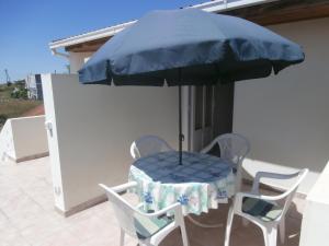 Patio alebo iná vonkajšia časť ubytovania Apartments by the sea Ljubac, Zadar - 5947